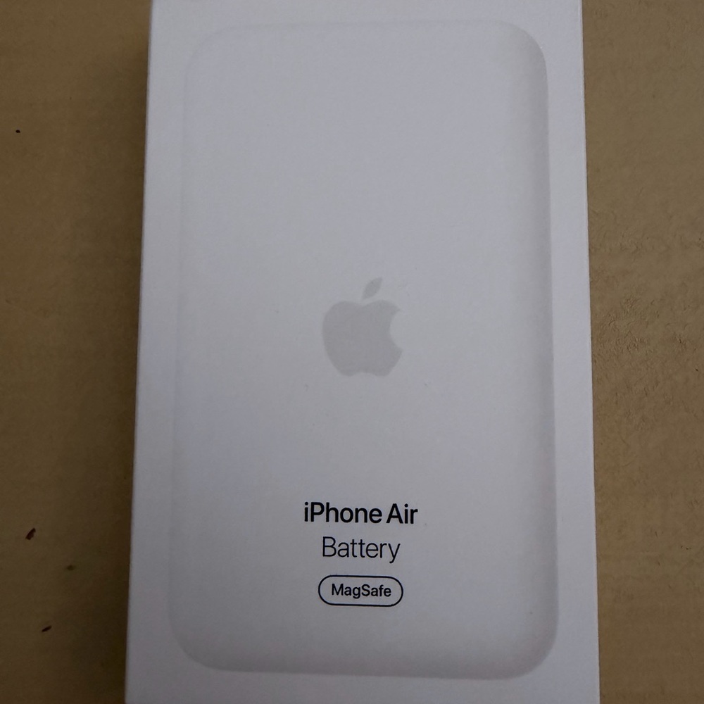Apple MagSafe Battery Pack - White